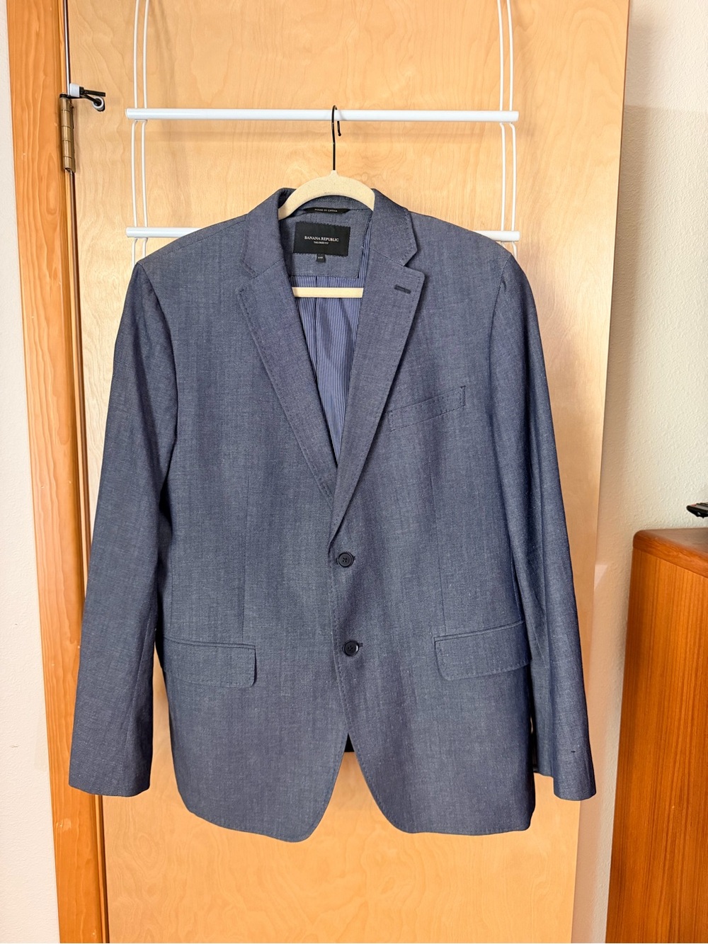 Banana Republic Men's Blue Blazer with Notch Lapel, sz 44R